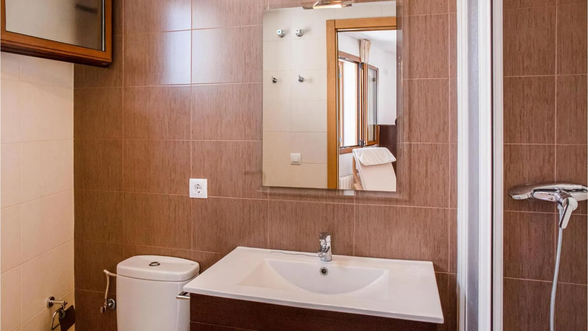 Nice Apartment In Tossa De Mar, Girona With Wifi