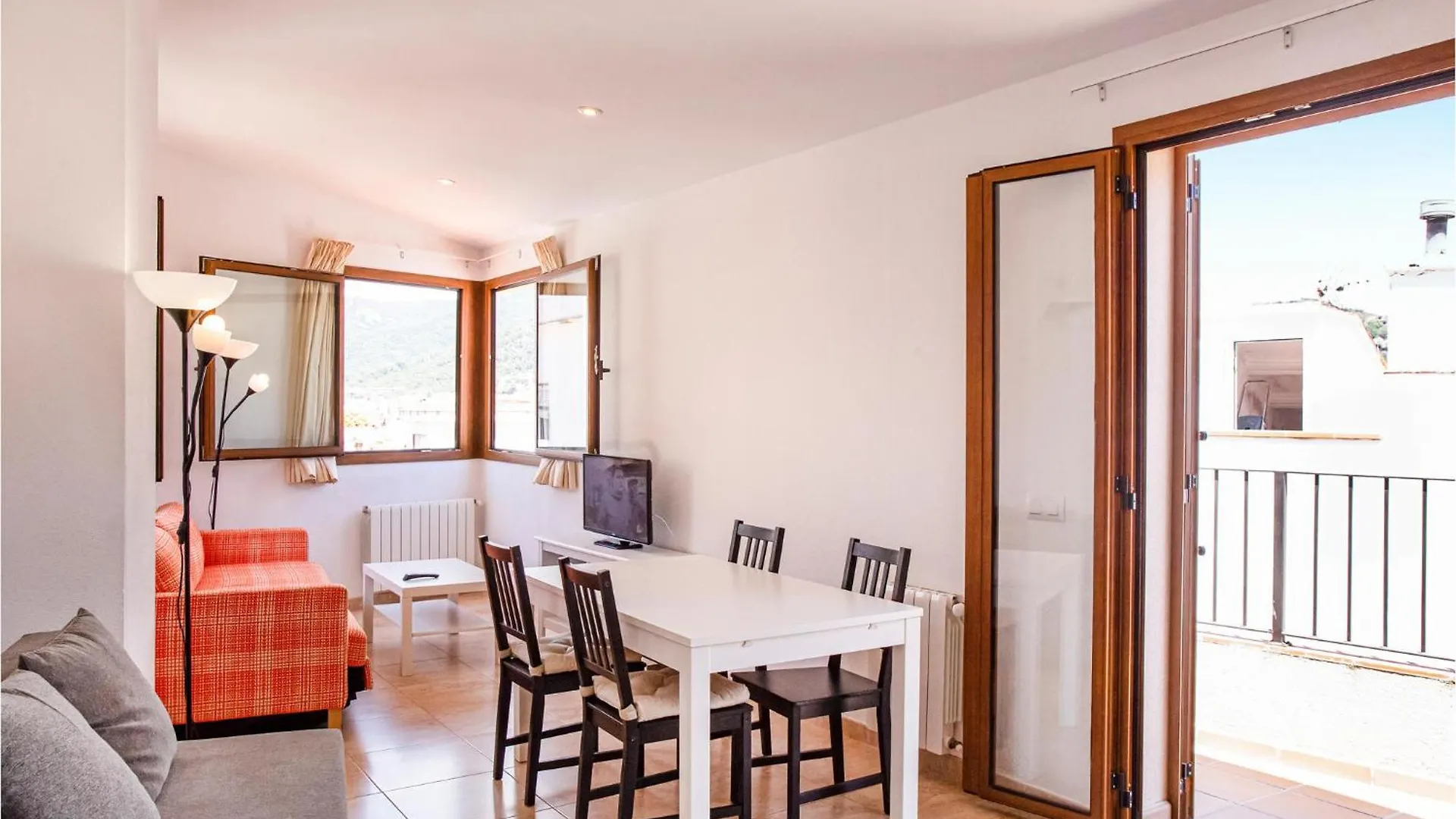 Nice Apartment In Tossa De Mar, Girona With Wifi